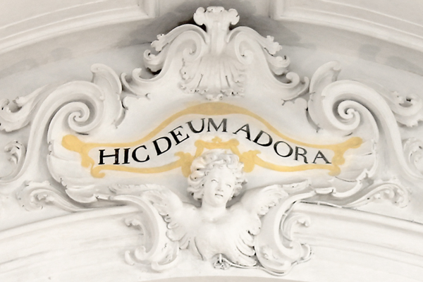 hig deum adora